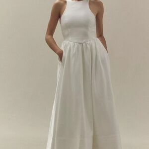 Elegant White Sleeveless Dress